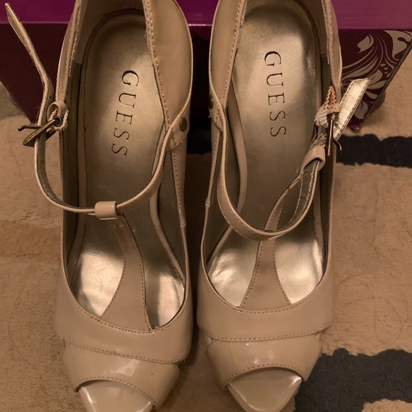 2 pairs size 6 GUESS heels in like new condition. - Picture 5 of 7